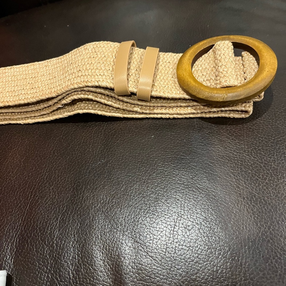 Star belt with wooden type buckle